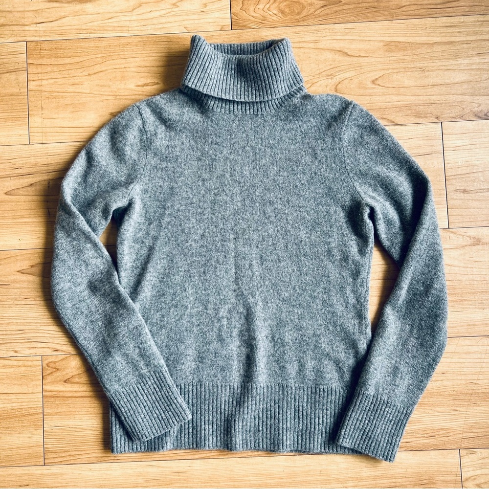 ⭕️SOLD⭕️Peck & Peck Vintage Pure Cashmere Turtleneck
Sweater Gray Women's Size S - Picture 3 of 9